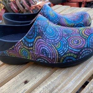 Women's Tread Safe Work Crocs Clogs Size 10